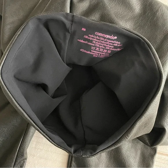 Evereve Commando 7/8 Faux Leather Leggings Womens XS Black Moto Goth Chic *Flaw* - Picture 8 of 14